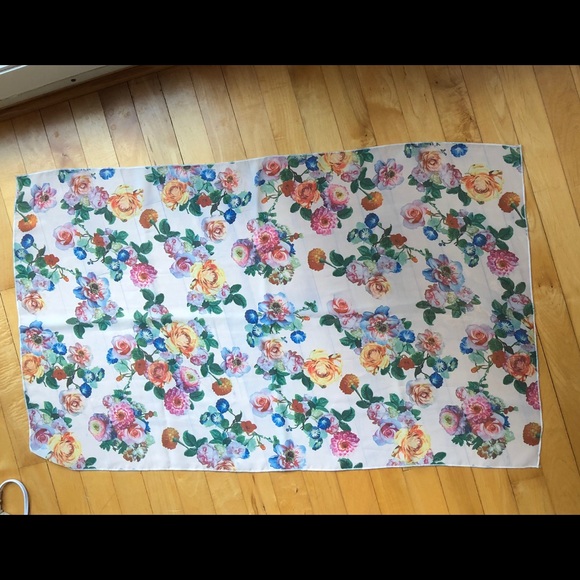 36โ X 22โ Rectangular Floral Print Scarf - Picture 5 of 6